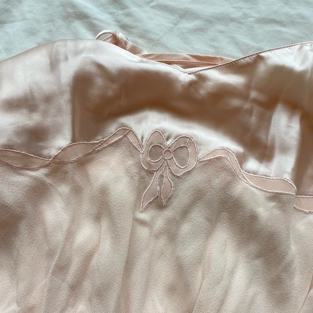 Victorias secret Vintage 1990’s viral rare pink peach 100% silk slip dress w bow - Picture 2 of 3